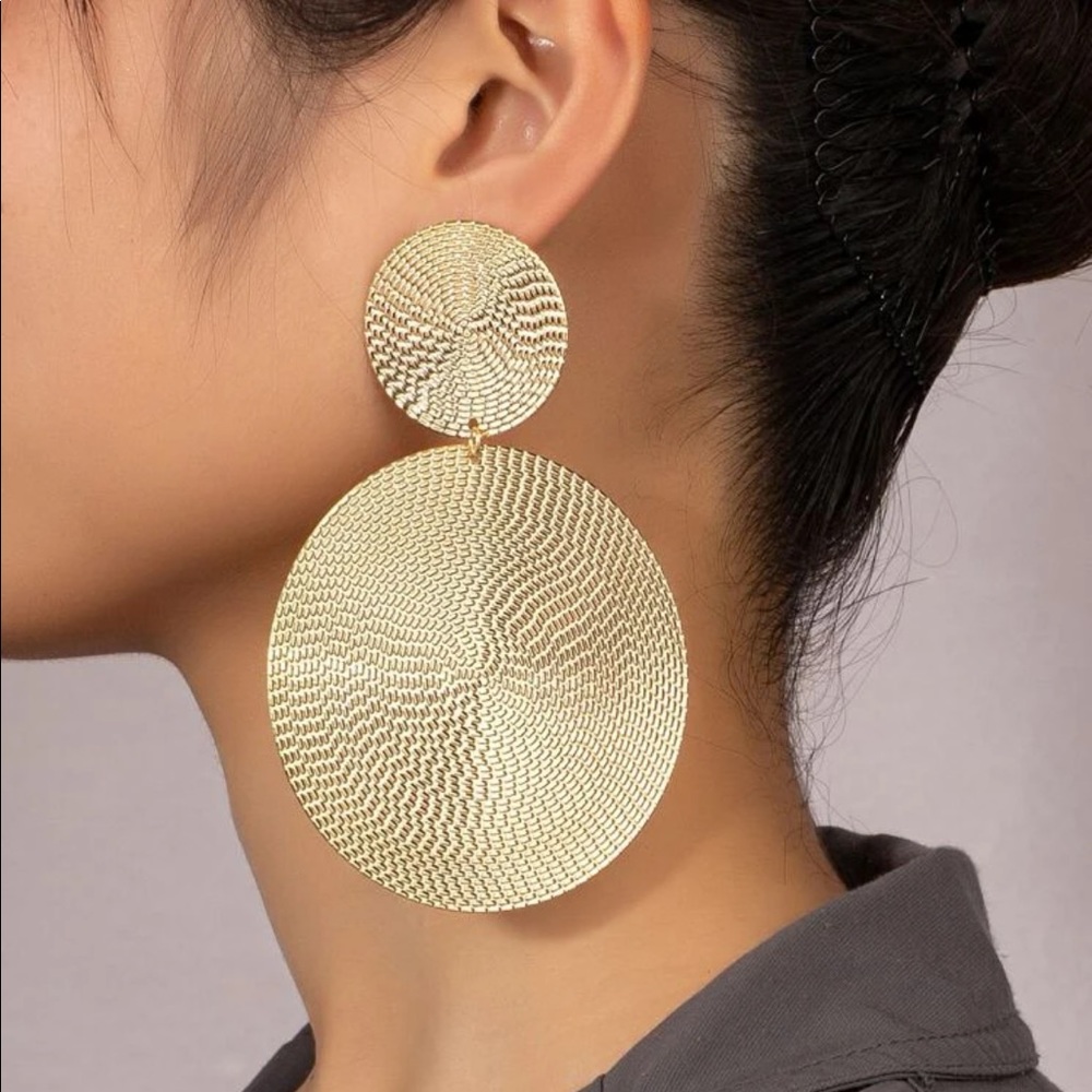 NWOT Round Decor Drop Earrings
